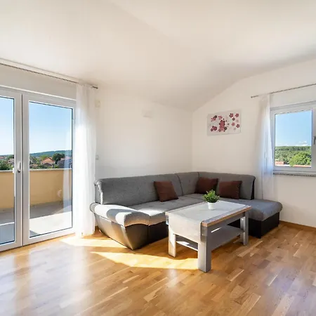 1 Bedroom Amazing In Apartment *