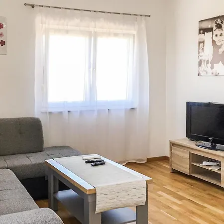 Apartament 1 Bedroom Amazing In Sukošan
